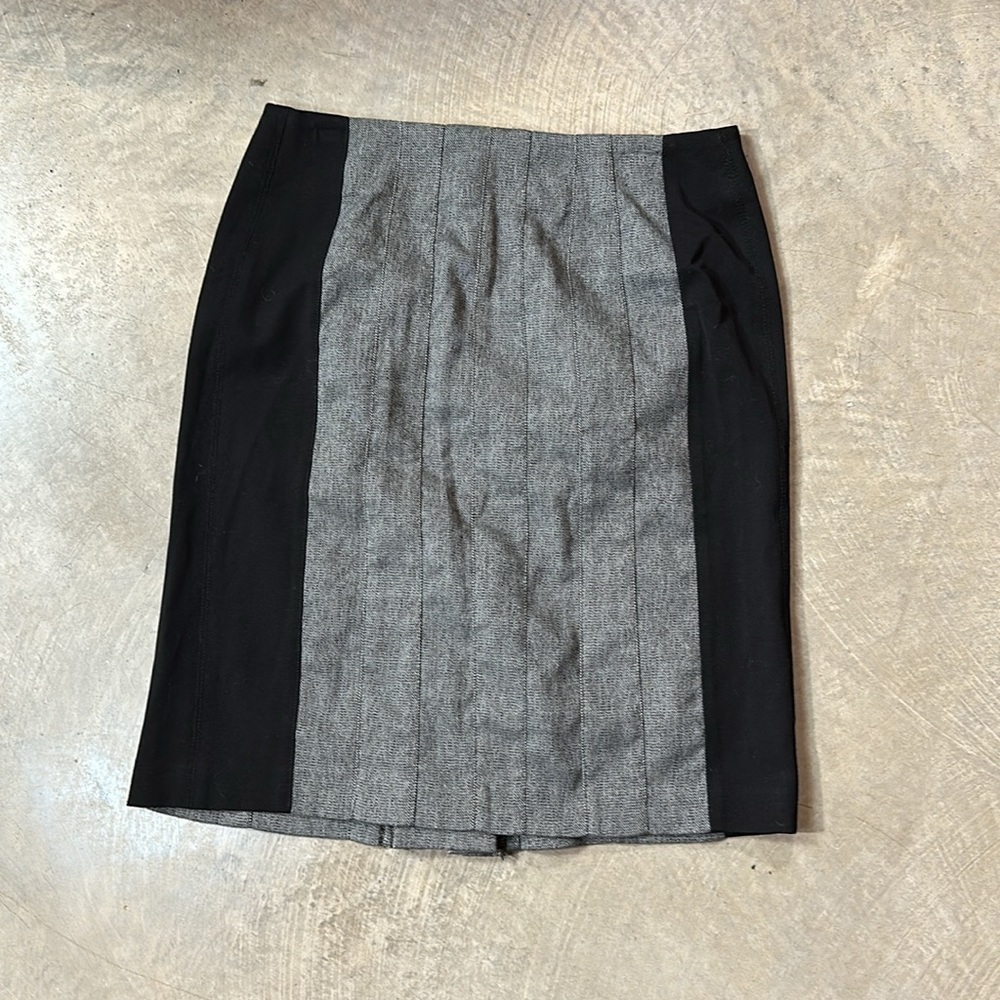 Sharagano Grey & Black Skirt w Pleated Slit in Back Size 6